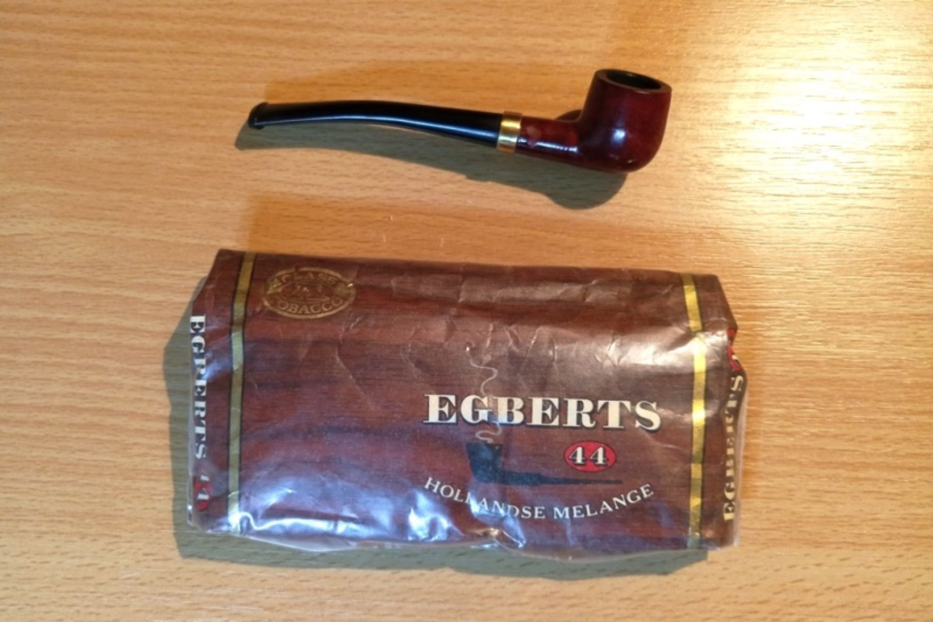 Dýmka a tabák Douwe Egberts 44 z roku 1970