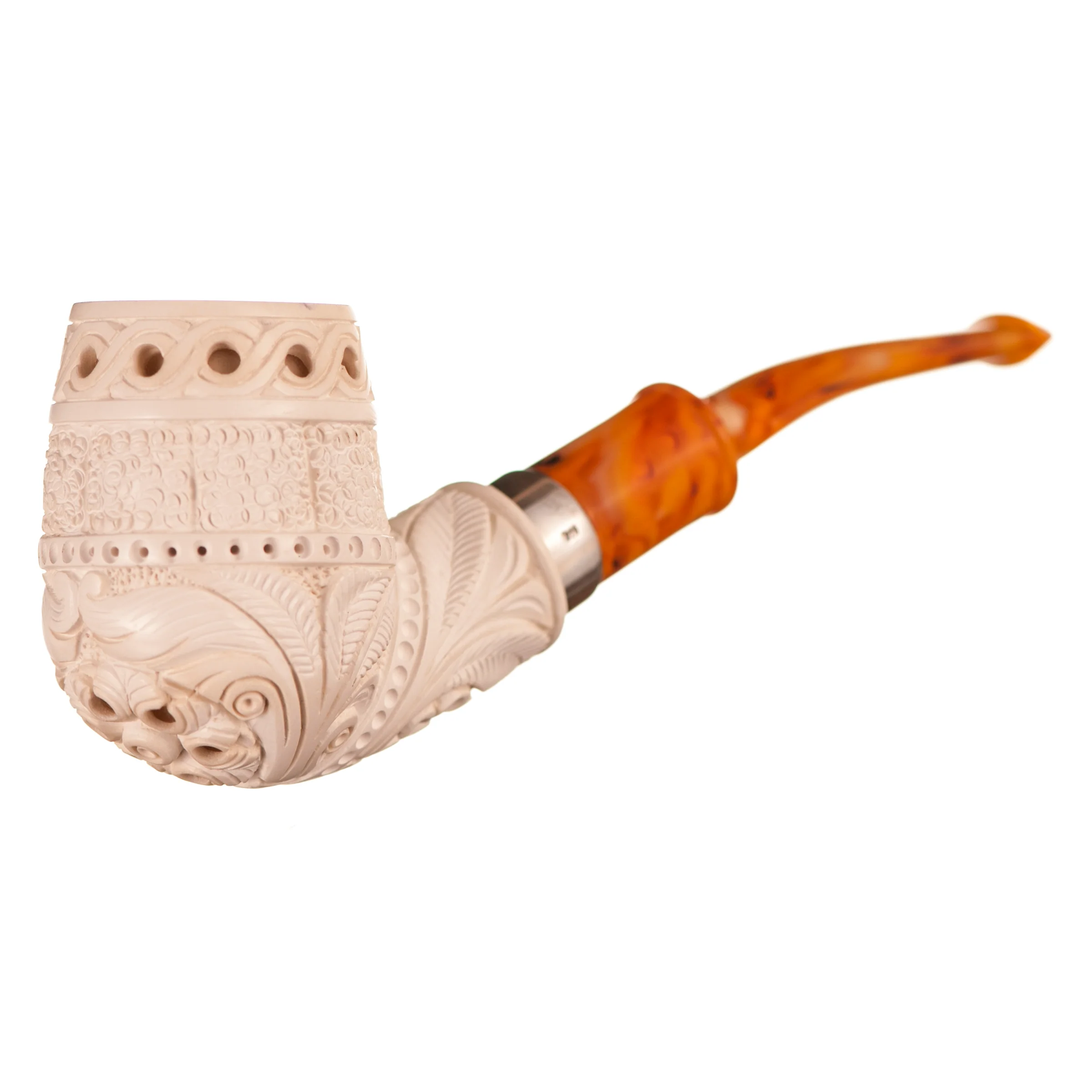 Ručně vyřezávaná mořská pěna ukazuje, proč jsou dýmky z mořské pěny ceněny nejen jako kouřové nástroje, ale také jako příklad tradiční řemeslné výroby.