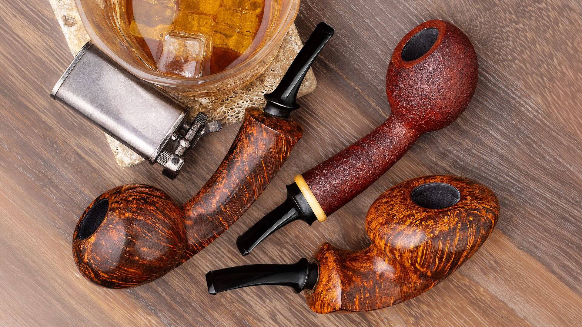 Srpnové tapety na mobil i počítač od Smokingpipes.com