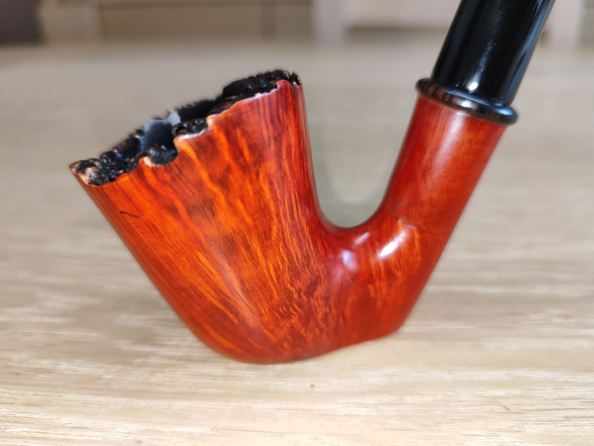 The term "tesi pipe" does not have a direct translation in English as it may refer to a specific product or concept that is not widely recognized. If "tesi" is a brand or a specific type of pipe, it would typically remain the same in English. If you provide more context or details about what "tesi pipe" refers to, I can offer a more accurate translation or explanation.