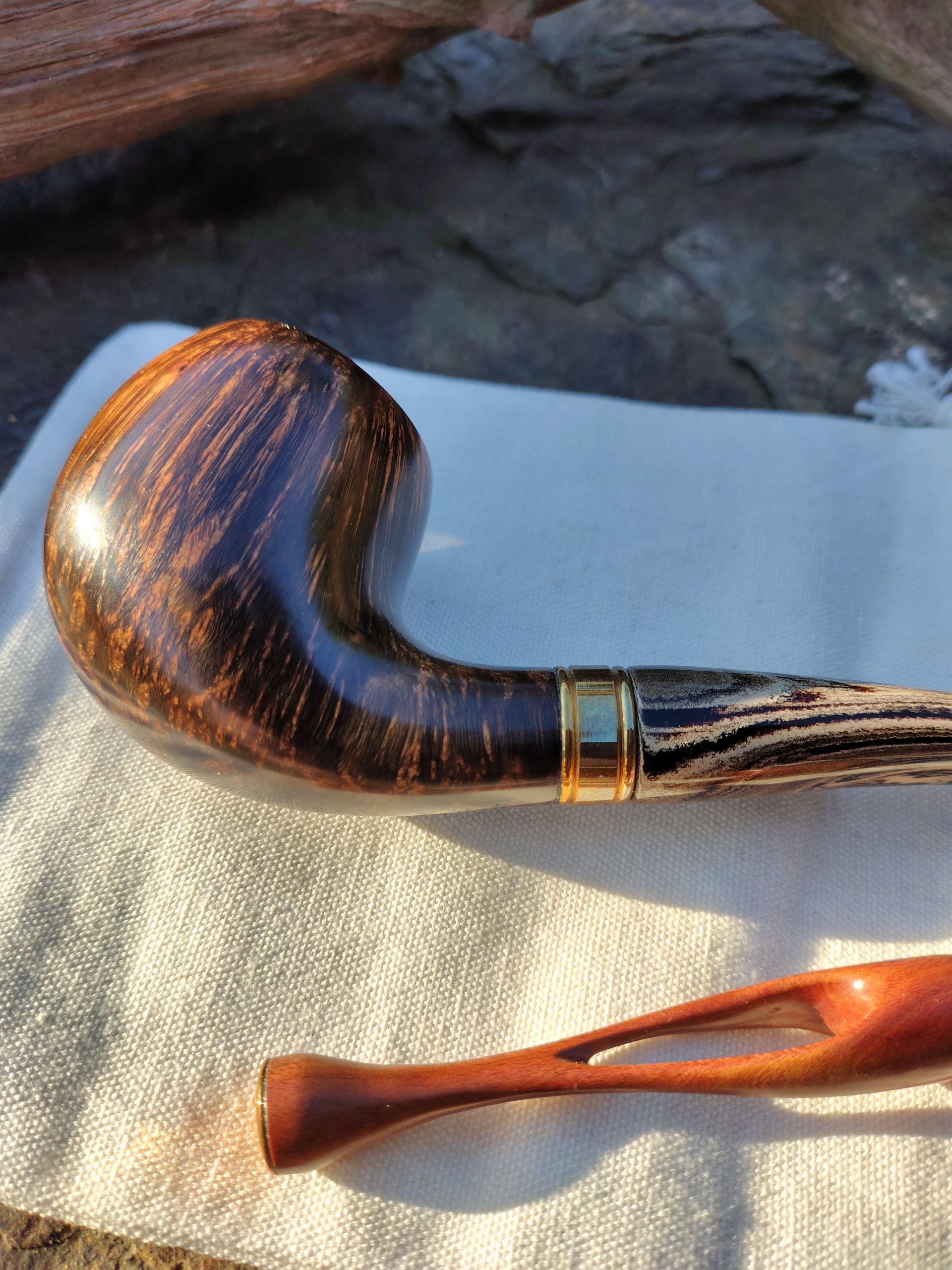 Dýmka z mé dílny , hladké provedení . Stojánek také k dispozici 300 Kč .Dusátko  je prodané.